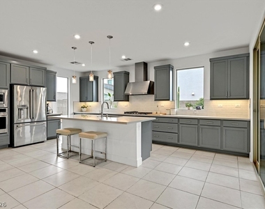 4195 W Landberg Avenue - Photo Thumbnail 10