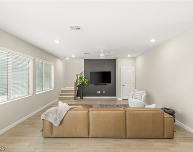 10449 Smokey Mariposa Avenue - Photo Thumbnail 12
