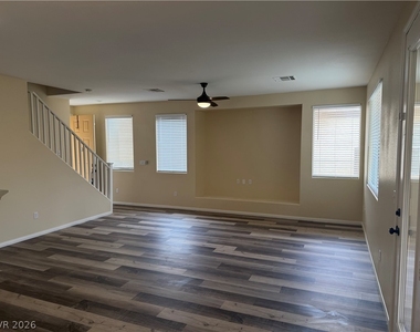 206 Duck Hollow Avenue - Photo Thumbnail 2