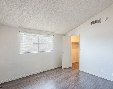 5168 Garden Lane - Photo Thumbnail 8