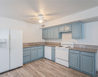 5168 Garden Lane - Photo Thumbnail 4