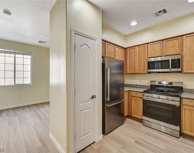 9821 Hanover Grove Avenue - Photo Thumbnail 15