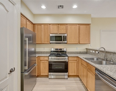 9821 Hanover Grove Avenue - Photo Thumbnail 16