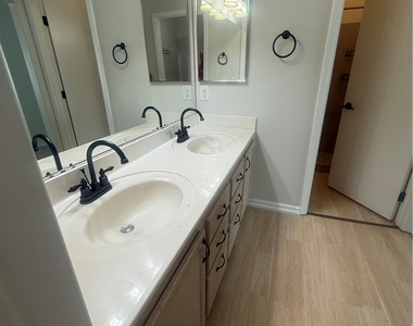 5104 Jordan Frey Street - Photo Thumbnail 12
