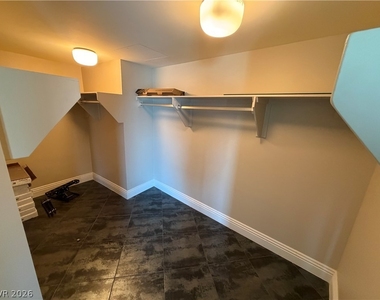 222 Karen Avenue - Photo Thumbnail 14