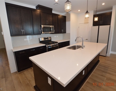 752 Echelon Street - Photo Thumbnail 3