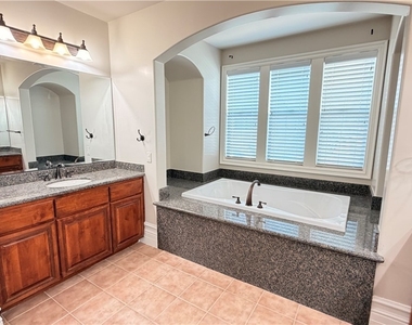 496 Via Palermo Drive - Photo Thumbnail 40