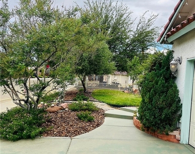 6432 W Mesa Vista Avenue - Photo Thumbnail 7