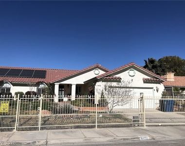 6432 W Mesa Vista Avenue - Photo Thumbnail 2