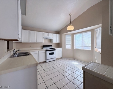 2737 Cathedral Lane - Photo Thumbnail 10