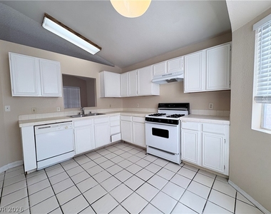 2737 Cathedral Lane - Photo Thumbnail 13