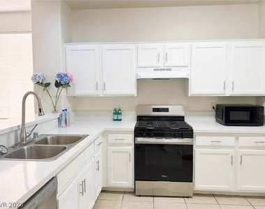 1833 Verde Mirada Drive - Photo Thumbnail 8