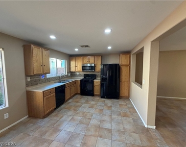 67 Desert Coyote Street - Photo Thumbnail 14