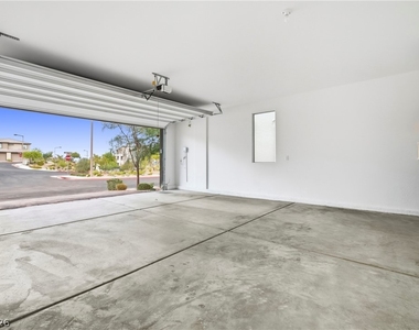 11677 Emerald Lake Avenue - Photo Thumbnail 24