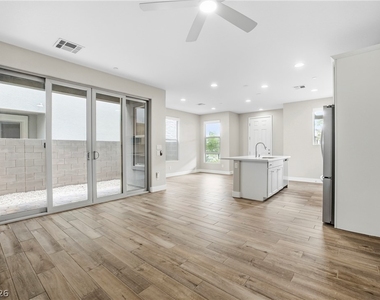 11677 Emerald Lake Avenue - Photo Thumbnail 3