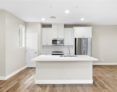 11677 Emerald Lake Avenue - Photo Thumbnail 8