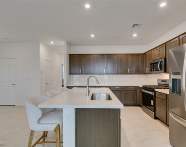 635 Bellus Place - Photo Thumbnail 24