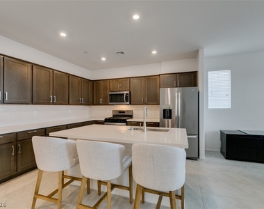 635 Bellus Place - Photo Thumbnail 25