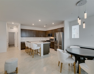 635 Bellus Place - Photo Thumbnail 15