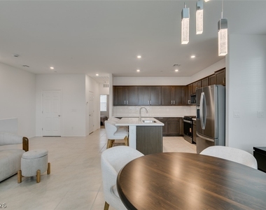 635 Bellus Place - Photo Thumbnail 22