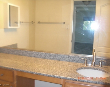 769 Oakmont Avenue - Photo Thumbnail 6