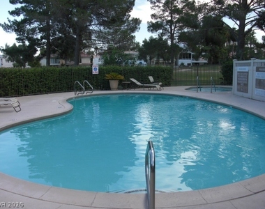 769 Oakmont Avenue - Photo Thumbnail 13