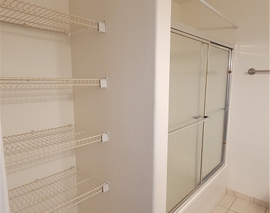 6761 Holmby Avenue - Photo Thumbnail 10