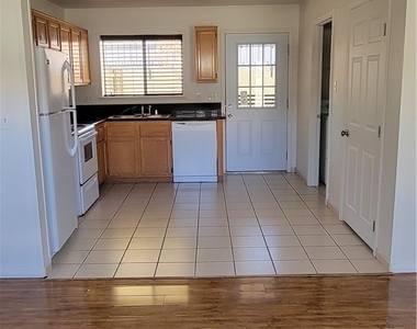 6761 Holmby Avenue - Photo Thumbnail 4