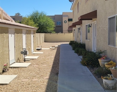 6761 Holmby Avenue - Photo Thumbnail 2