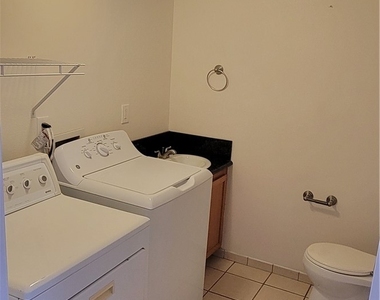 6761 Holmby Avenue - Photo Thumbnail 5