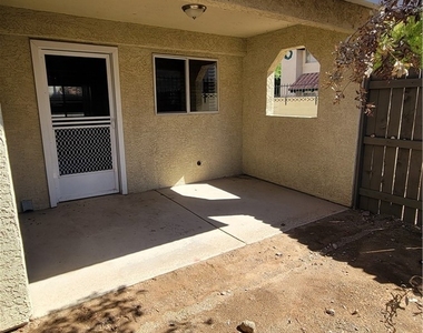 6761 Holmby Avenue - Photo Thumbnail 11