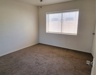 6761 Holmby Avenue - Photo Thumbnail 8