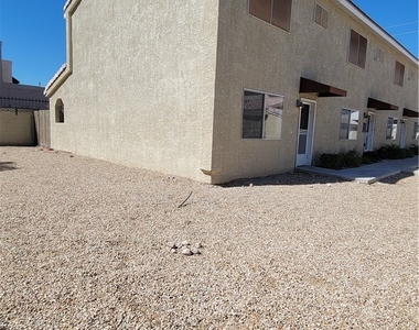 6761 Holmby Avenue - Photo Thumbnail 12