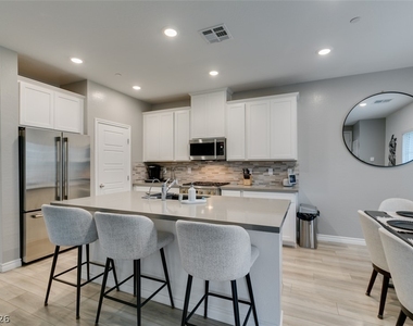 600 N Carriage Hill Drive - Photo Thumbnail 25