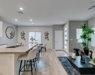 600 N Carriage Hill Drive - Photo Thumbnail 14