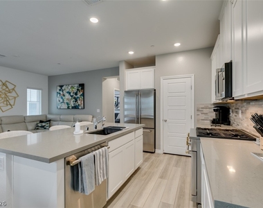 600 N Carriage Hill Drive - Photo Thumbnail 23