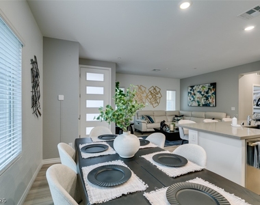 600 N Carriage Hill Drive - Photo Thumbnail 21