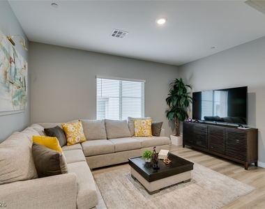 600 N Carriage Hill Drive - Photo Thumbnail 34