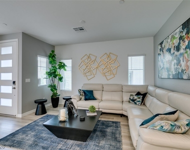 600 N Carriage Hill Drive - Photo Thumbnail 12