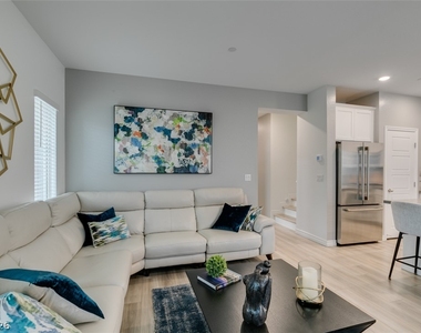 600 N Carriage Hill Drive - Photo Thumbnail 10