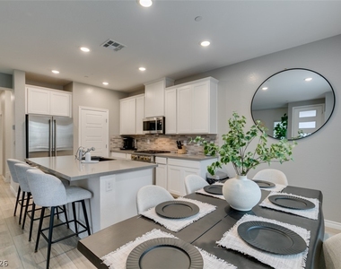 600 N Carriage Hill Drive - Photo Thumbnail 6