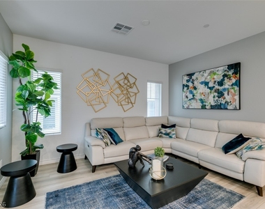 600 N Carriage Hill Drive - Photo Thumbnail 8