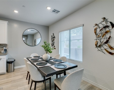 600 N Carriage Hill Drive - Photo Thumbnail 17