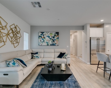 600 N Carriage Hill Drive - Photo Thumbnail 9