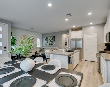 600 N Carriage Hill Drive - Photo Thumbnail 22