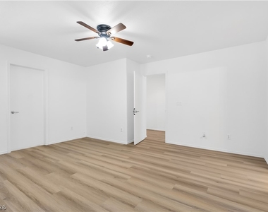 5354 Aurora Beam Avenue - Photo Thumbnail 10