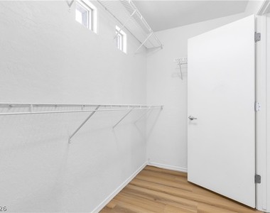 5354 Aurora Beam Avenue - Photo Thumbnail 15