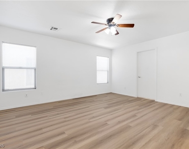 5354 Aurora Beam Avenue - Photo Thumbnail 8