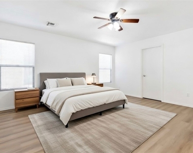 5354 Aurora Beam Avenue - Photo Thumbnail 14