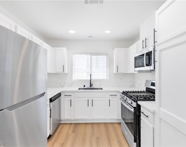5354 Aurora Beam Avenue - Photo Thumbnail 5